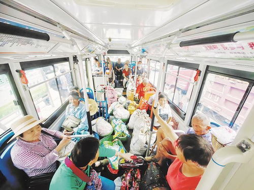 便民公交 温情武汉 卖菜专线，装得下公文包，也容得下菜篮子